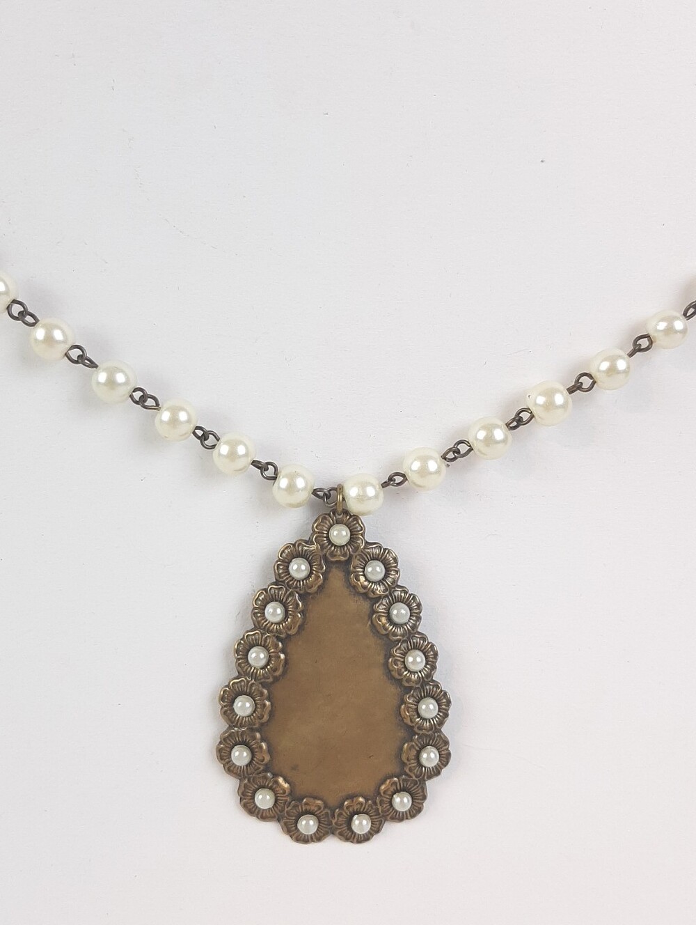 Lovely bronze tone teardrop floral trim pendant faux pearls necklace